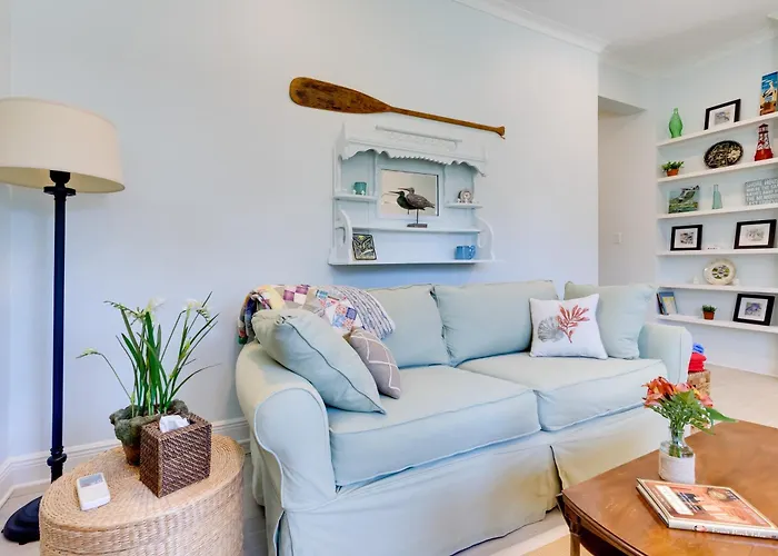 Harbor Oaks Haven: Walk To Front Beach & Downtown!